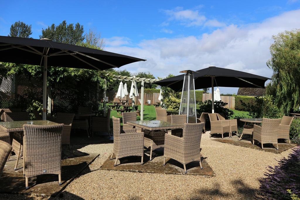 Long Compton The Red Lion Inn מראה חיצוני תמונה
